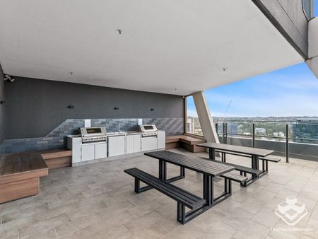 17th Floor City and River Views - Photo 5