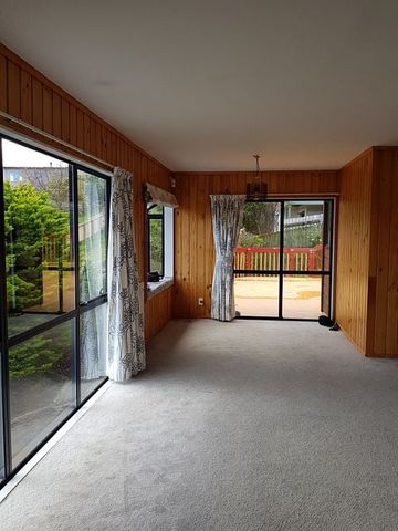 Large family home in a quiet suburb - Photo 4