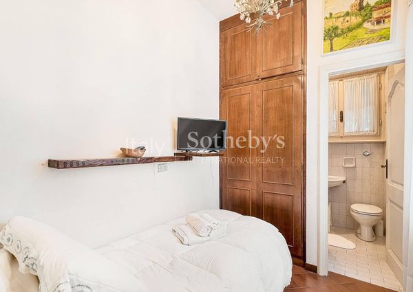 Elegante villa con giardino a due passi dal mare