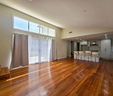 Stylish & Spacious Family Home in a Prime Campbelltown Location! - Photo 2