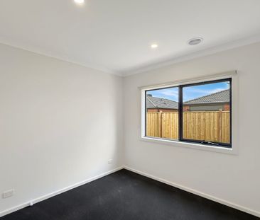 🏡 Brand New 4-Bedroom House in Thornhill Park - Photo 5