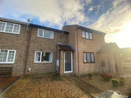 Terraced House to rent on - Photo 2