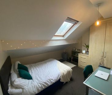 3 bedroom flat to rent - Photo 2