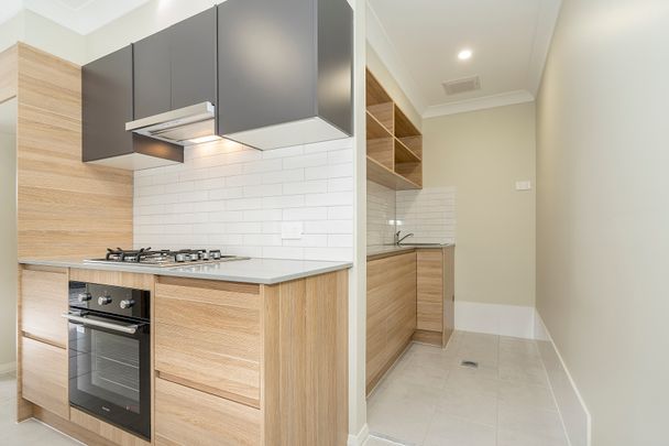 “Inspiring Design with Loads of Space & Street Appeal!” - Photo 1