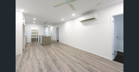 Luxury Living in Coral Cove - Light, Bright & Airy - Photo 2