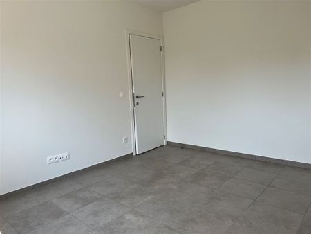 Instapklare woning in hedendaagse stijl in het centrum van Neeroeteren - Photo 5