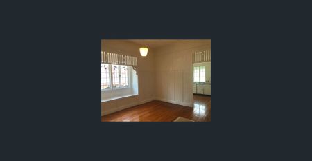 Great Queenslander in the heart of Annerley - Photo 2