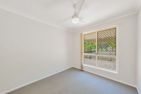 Comfortable Living in a Quiet, Leafy Street - Photo 4