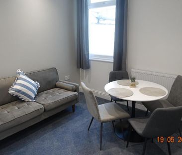 4 bedroom private hall to rent - Photo 3