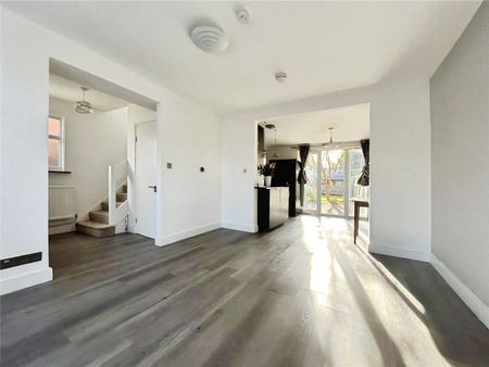 Syon Lane, Isleworth, TW7 5BT - Photo 2