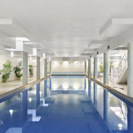 Light-Filled and Spacious Two-Bedroom Apartment - Photo 3