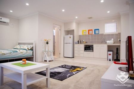 Studio Apartment incl Water Bill - Resort Style Complex 100M to Westfield - Photo 5