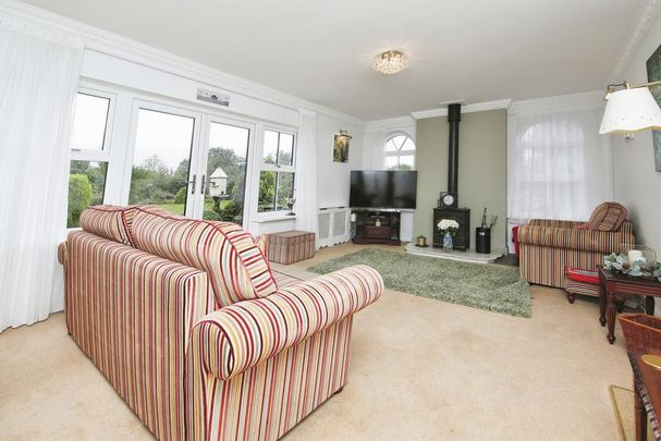 3 bedroom bungalow to rent - Photo 1