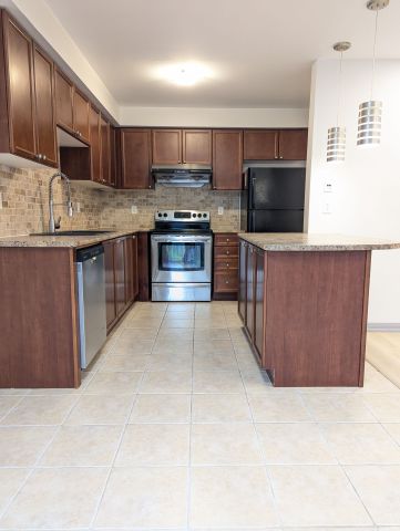 For Lease - 27 Walter Sangster Road, Whitchurch-Stouffville, Ontario - Photo 3