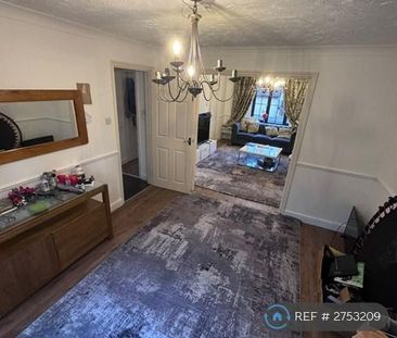 4 bedroom detached house to rent - Photo 2