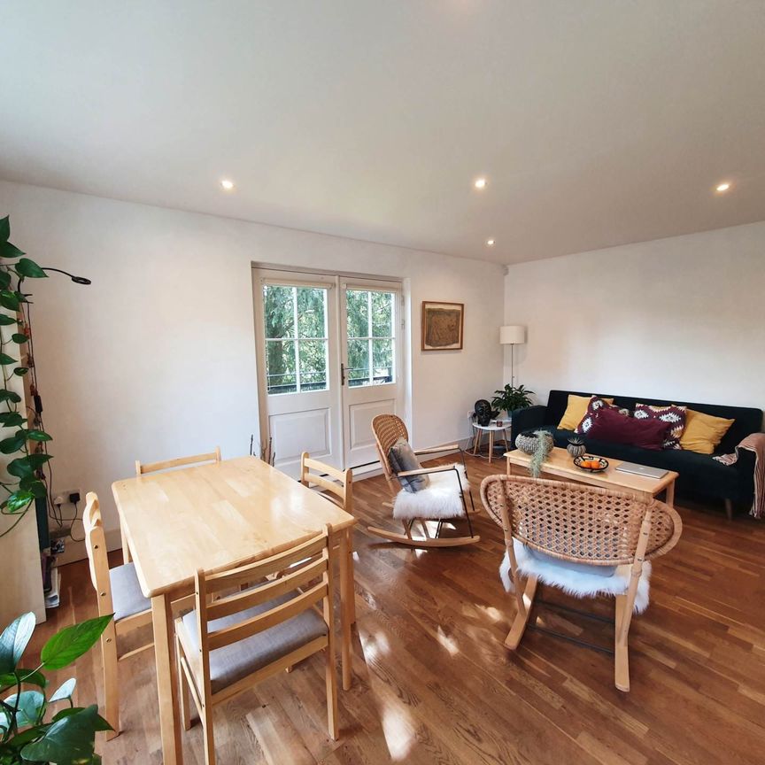 The Pines, Canterbury - Photo 1