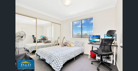 Delightful 3 Bedroom Duplex. Huge Living Area. Fantastic Sunny Backyard Patio. Walk to Shops, Schools & Transport. - Photo 2