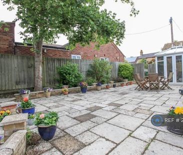 1 bedroom in a house share to rent - Photo 2