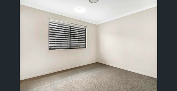 Well designed 3 bedroom townhouse close to Major bus station - Photo 1