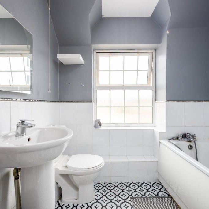 6 bedroom semi-detached house to rent - Photo 1