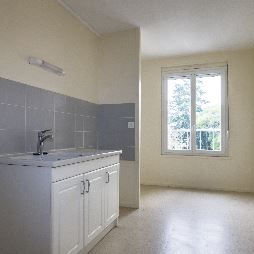 Appartement – Type 4 – 69m² – 314.47 € – LE BLANC - Photo 1