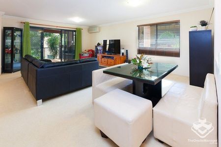 Very large Spacious Apartment With Study & Pool Views - Photo 4