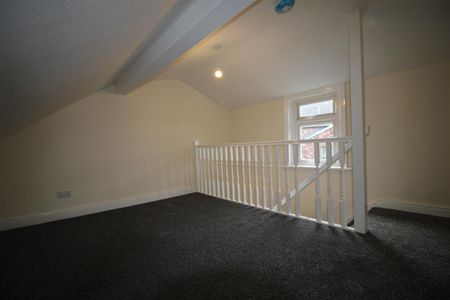 2 Bedroom Terraced House for Rent - Photo 4