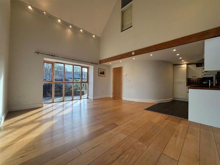 3 bedroom barn conversion to rent - Photo 2