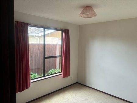 Great location in Ilam – 4 Bedrooms, Separate shower room, a second bathroom with bathtub. - Photo 5