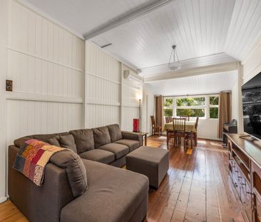 Spacious Family Home on a Large Block - Convenient Darra Location - Photo 4