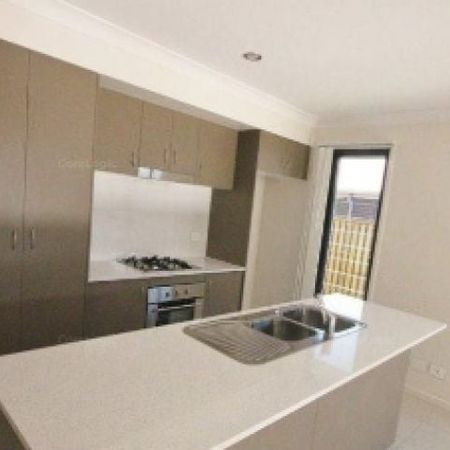 Modern Comfort & Convenience in Prime Coomera Location! - Photo 4