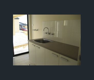 428 B Hamilton Road, Lake Coogee, WA 6166 - Photo 3