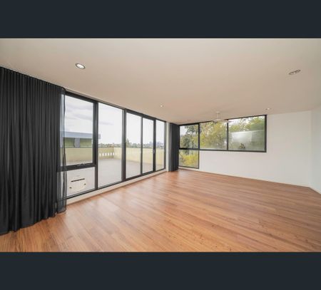 7/60 La Scala Avenue, Maribyrnong, Vic 3032 - Photo 2