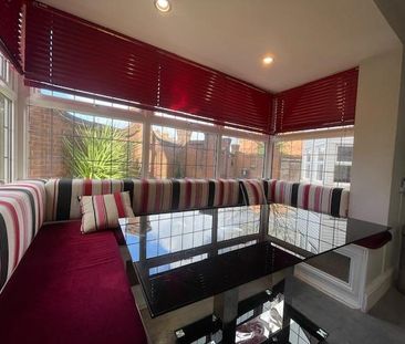 4 bedroom detached house to rent - Photo 3