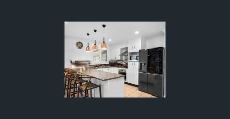 Family Home in Central Coomera Location - 6KW Solar System - Photo 4