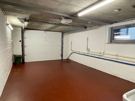 Prachtig afgewerkt en energetisch gerenoveerd gelijkvloers appartement op topligging met grote garagebox - Foto 3