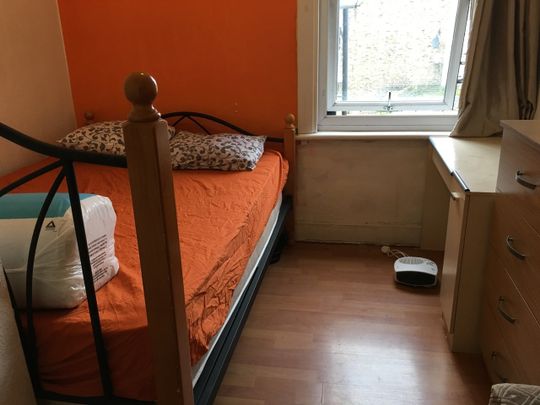 Room in a Shared Flat, Green Street, E13 - Photo 1