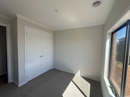 Modern Living with Comfort, Space, and Style - Photo 4