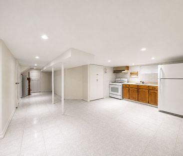 For Lease - 401 Ridelle Avenue, Toronto, Ontario - Photo 3