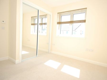 Semi-detached house to rent on - Photo 4