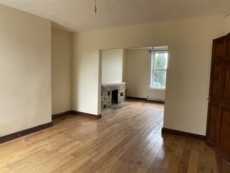 East Villa, Wanswell - Photo 3