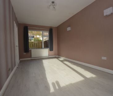 3 Bedroom Semi-Detached House - Photo 6