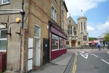 3 bedroom flat to rent - Photo 5