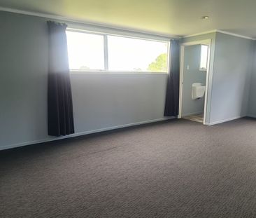 Spacious Rural Retreat for Rent - Photo 4