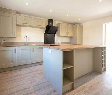 3 bedroom semi-detached house to rent - Photo 6