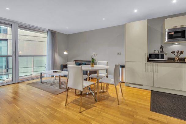 1 Bed Flat, Cobalt Point, E14 - Photo 1