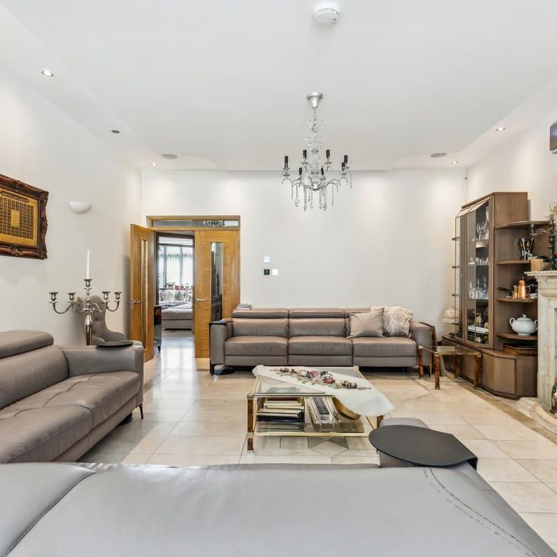 7 bedroom house in London - Photo 1