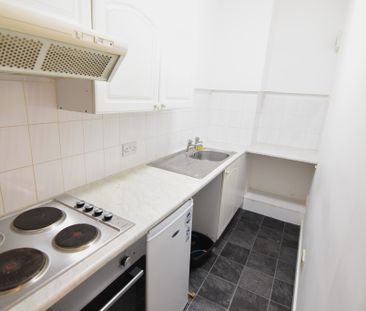 To Let Studio - Photo 3