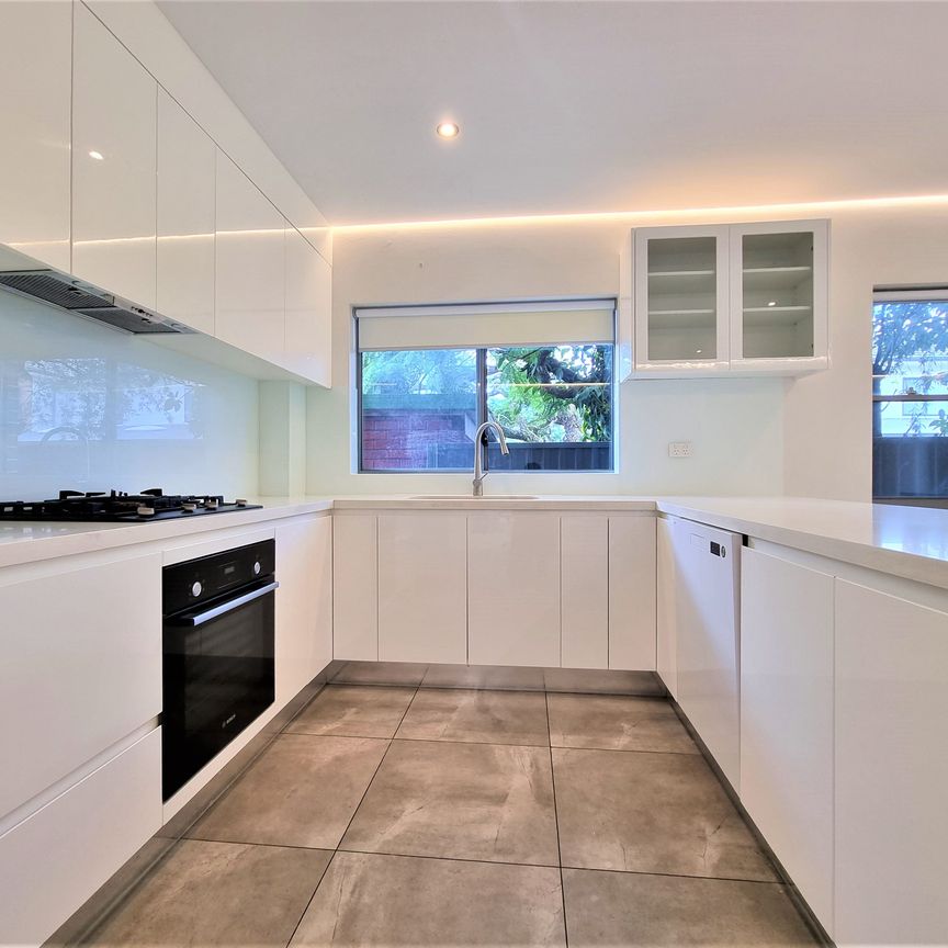 Stylish and Timeless Four Bedrooms Duplex - Photo 1