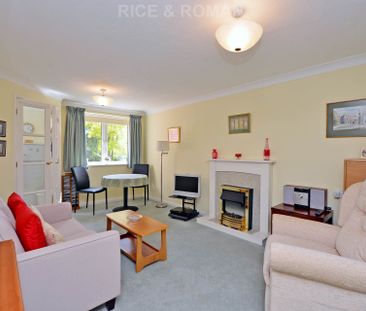 1 Bedroom Apartment, Royston Court – Hinchley Wood - Photo 4